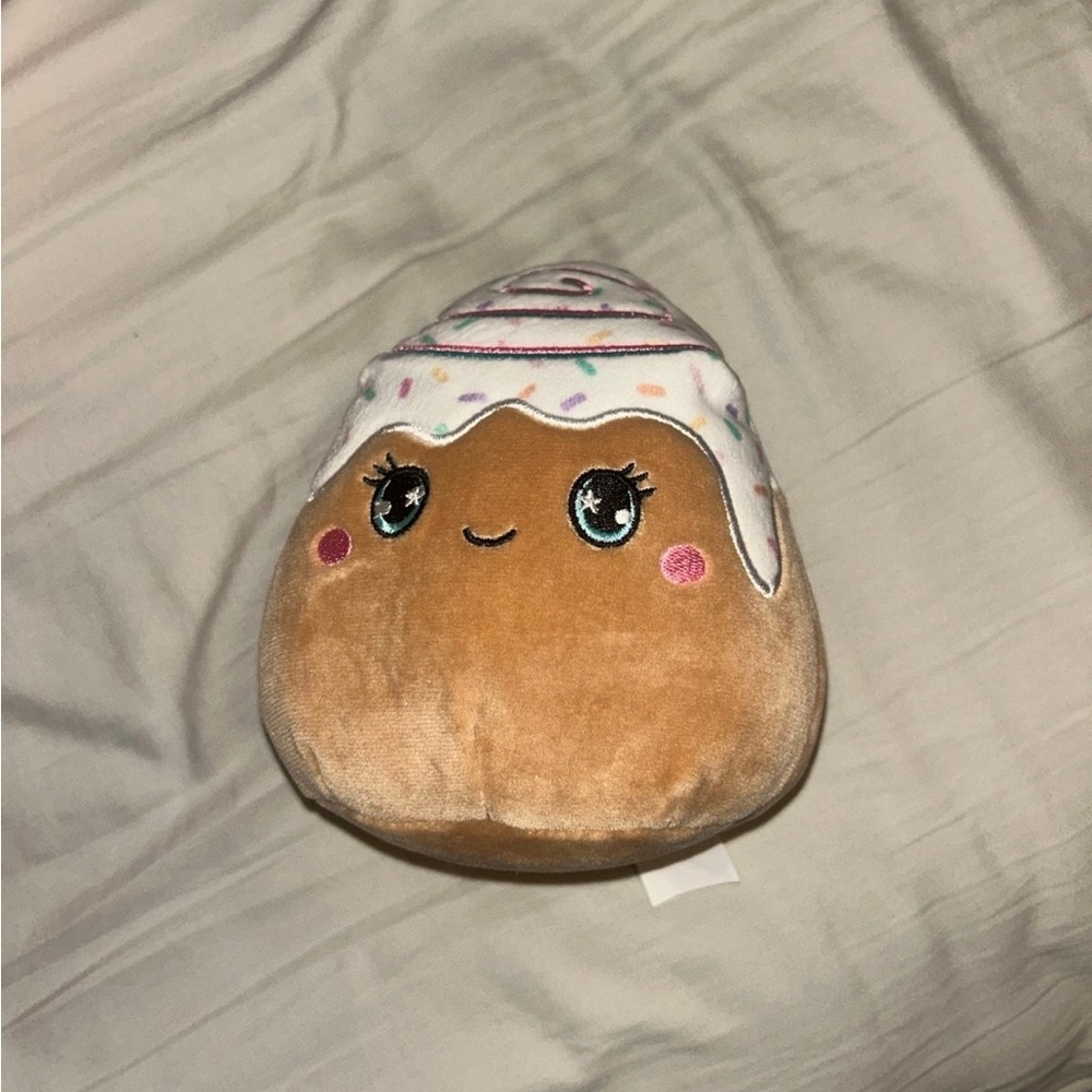 Cinnamon roll squishmallow scented mystery bag 5”